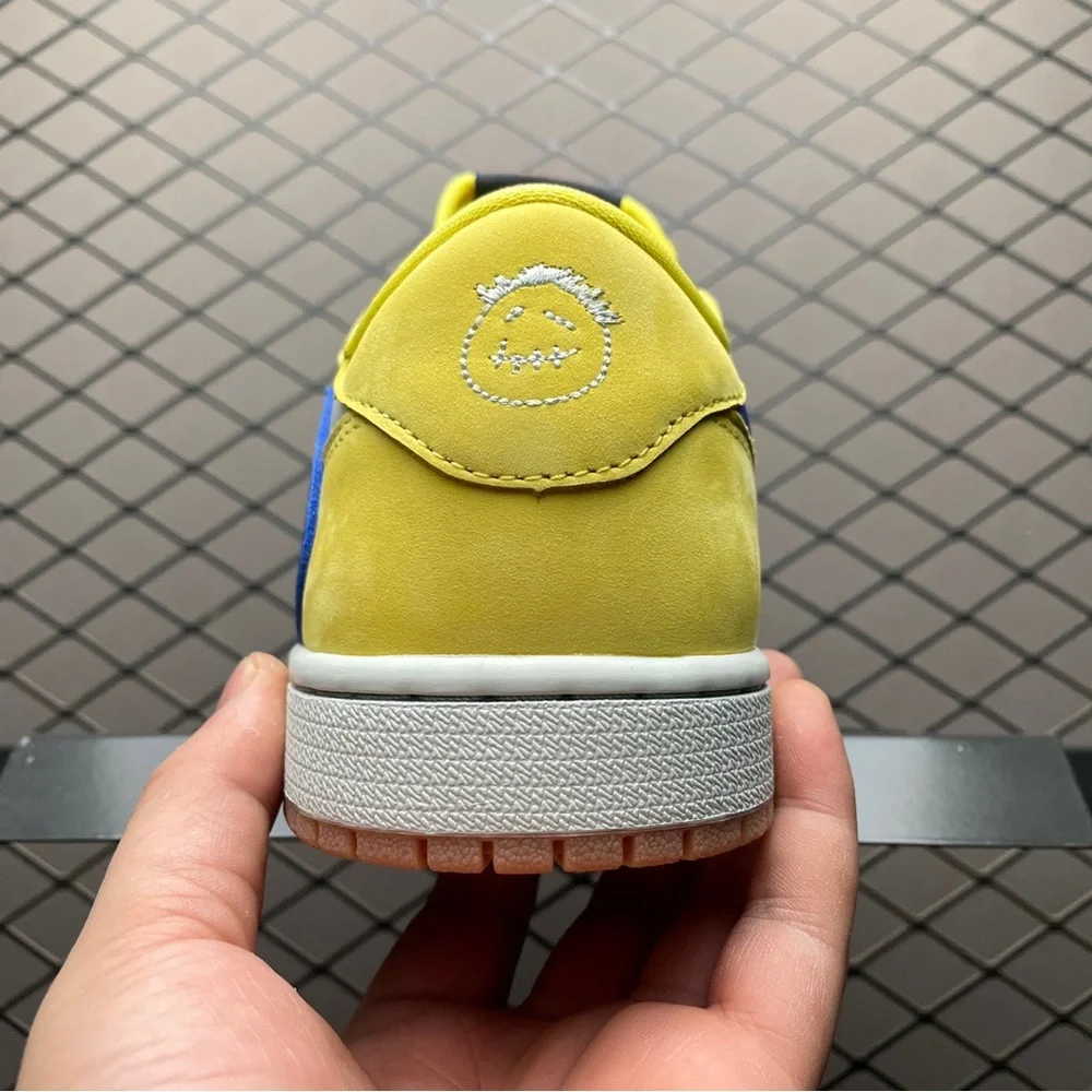 Nike Low Top Sneakers in Yellow, White & Blue